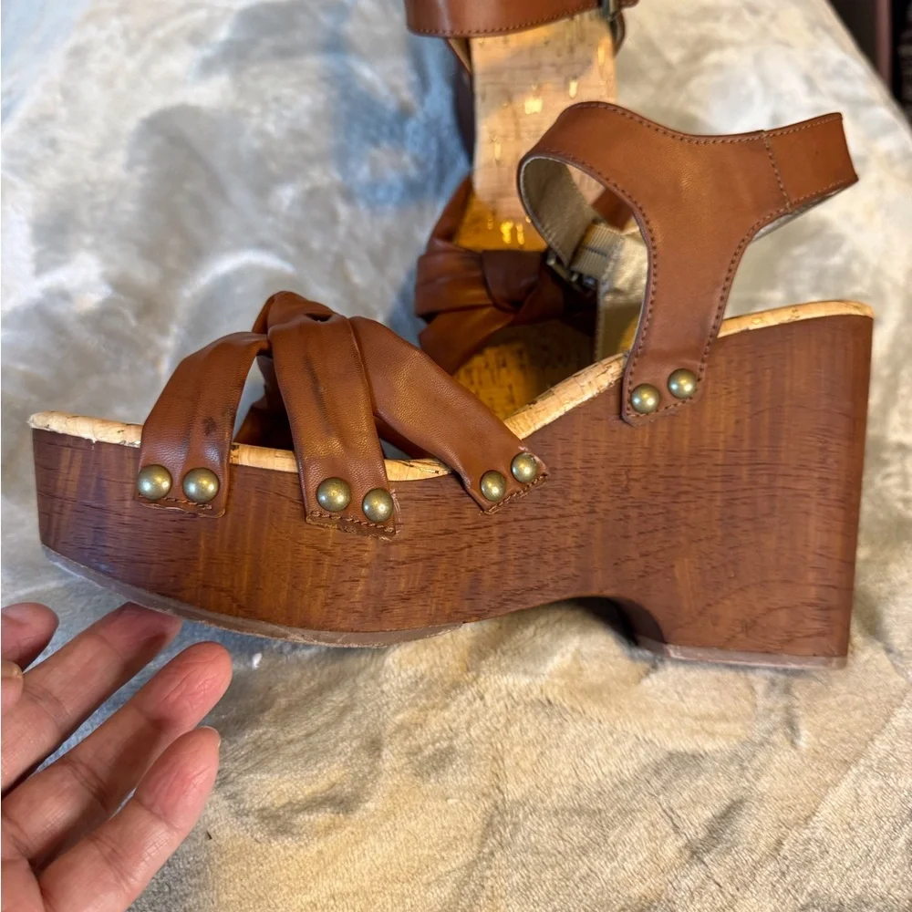 Korks Tan Wedge Sandals. Excellent Condition.